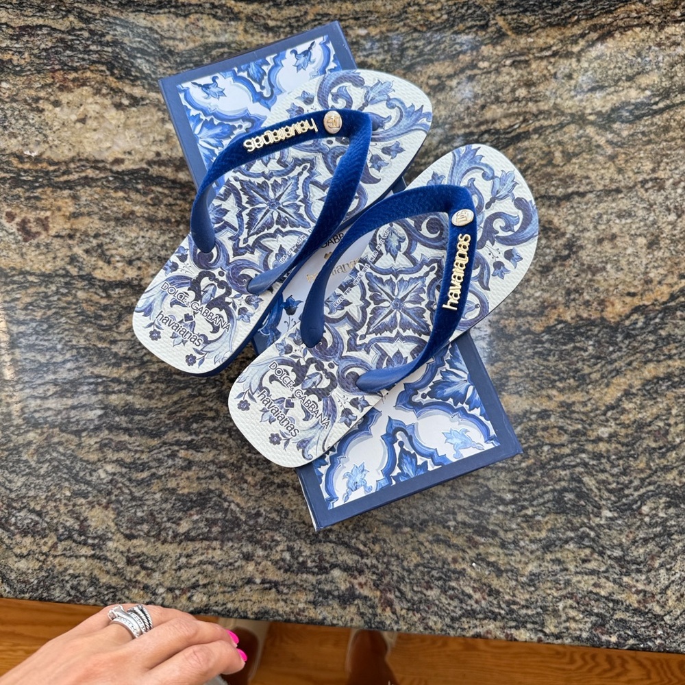 Dolce & Gabbana x Havianas Women's Blue Flip Flops size 7/8